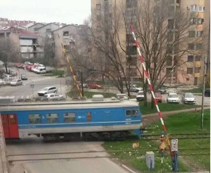 Rampa dignuta dok voz prolazi kroz Smederevo