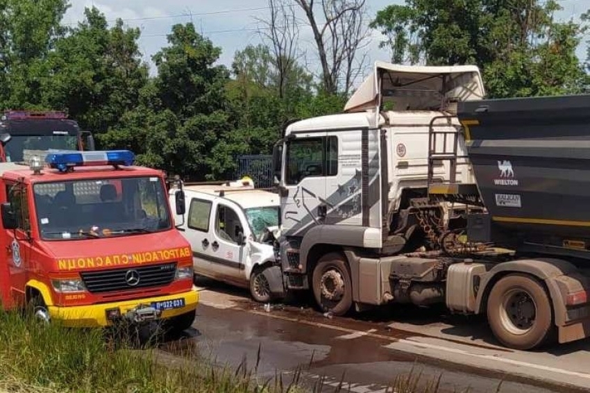 Teška saobraćajna nesreća u Radincu, jedno lice poginulo